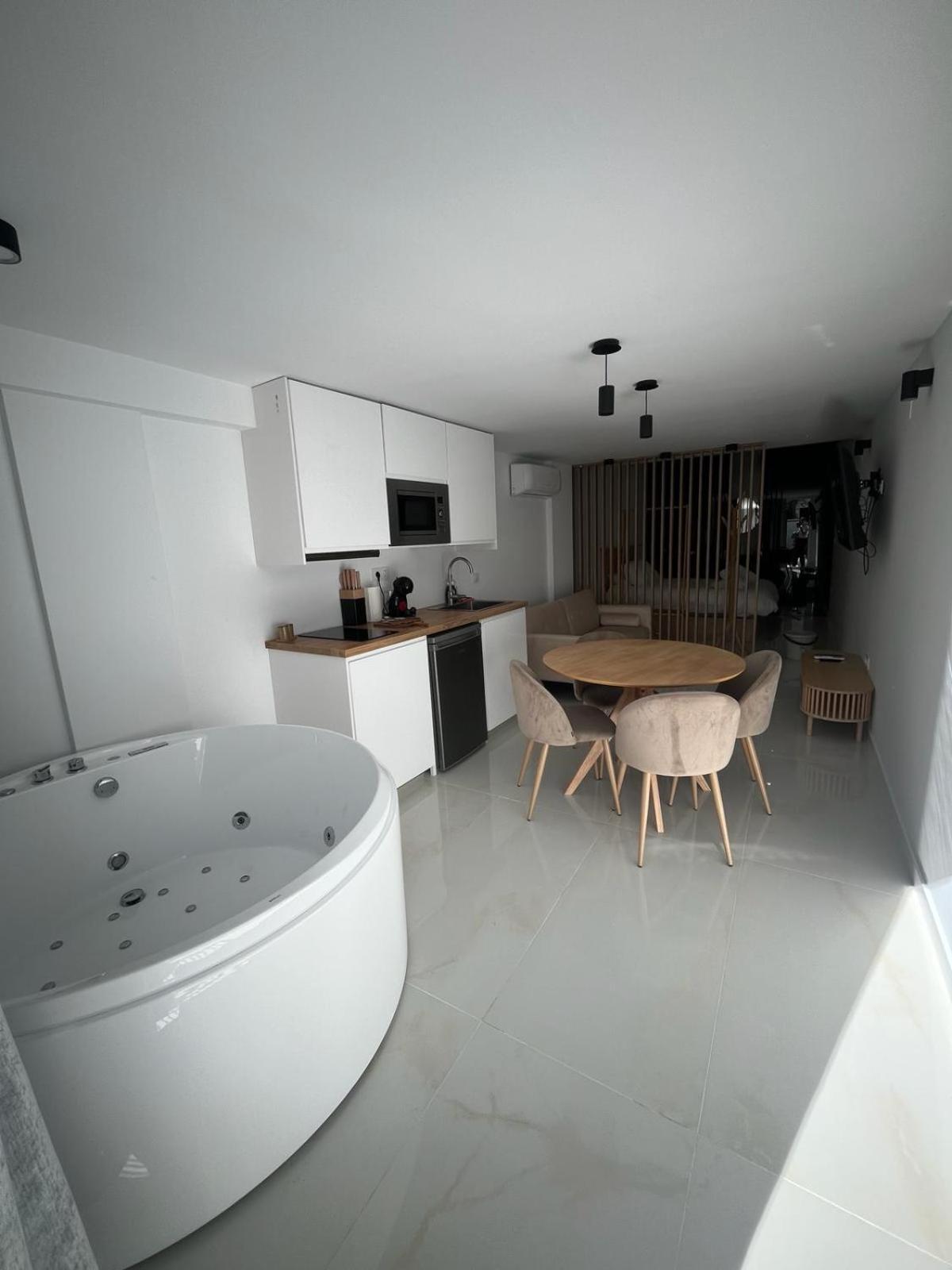 Suite Playamar Con Jacuzzi Torremolinos Extérieur photo